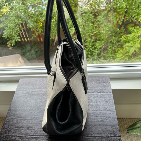 BANANA REPUBLIC ivory and black leather bag - Picture 4 of 13
